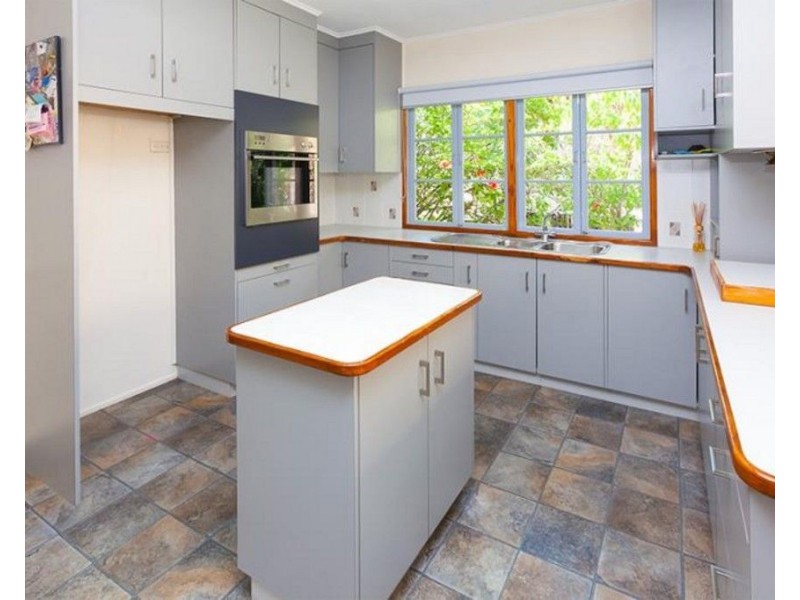 31 Steele Street, Holland Park QLD 4121