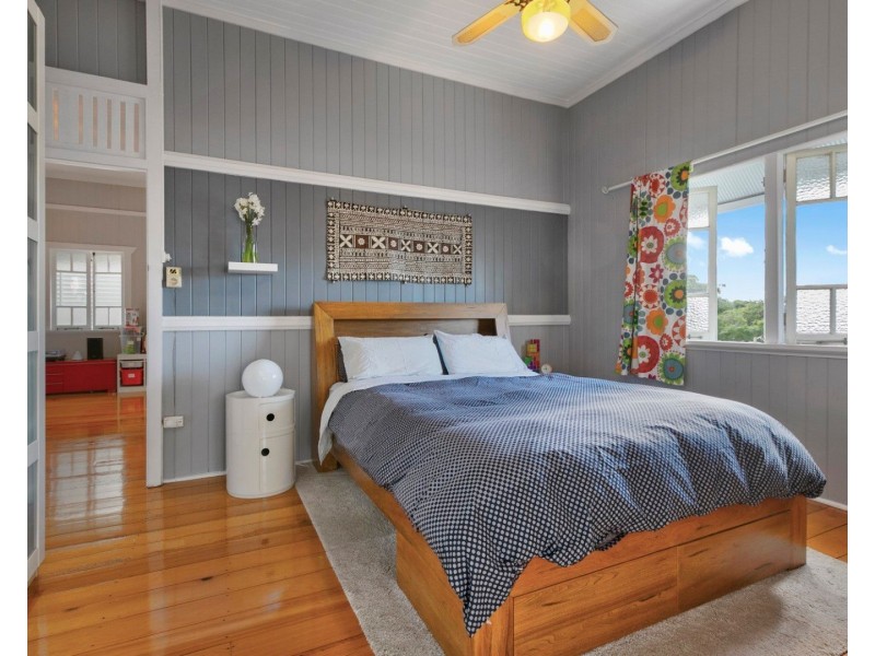 16 Headfort Street, Greenslopes QLD 4120