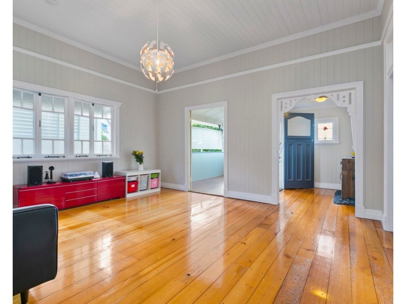 16 Headfort Street, Greenslopes QLD 4120