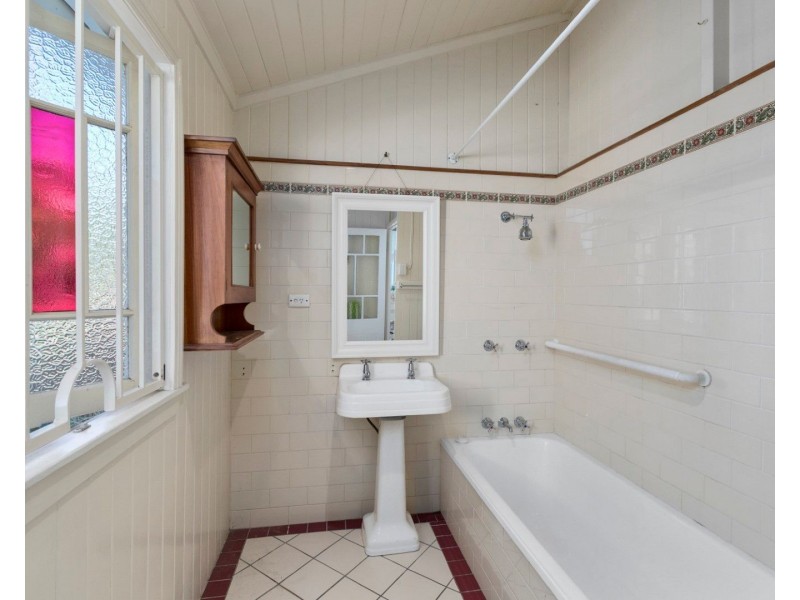 16 Headfort Street, Greenslopes QLD 4120
