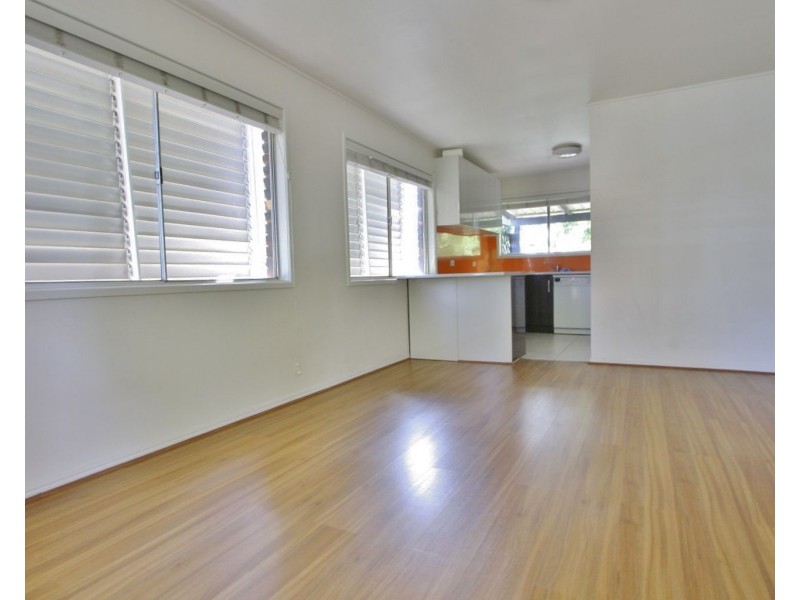 2/59 Crown Street, Holland Park West QLD 4121