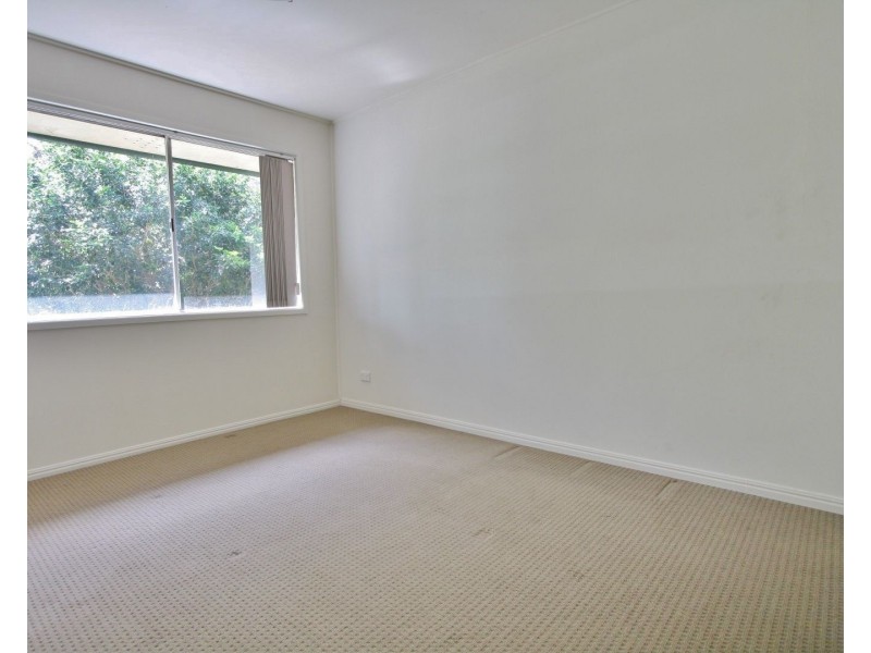 2/59 Crown Street, Holland Park West QLD 4121