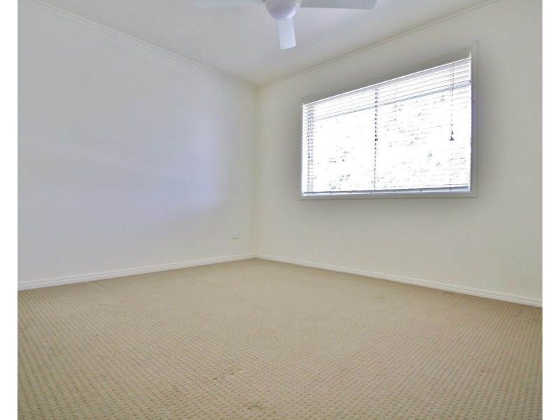 2/59 Crown Street, Holland Park West QLD 4121