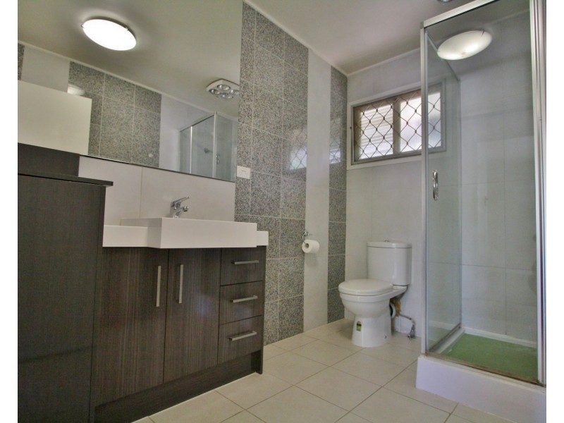 2/59 Crown Street, Holland Park West QLD 4121