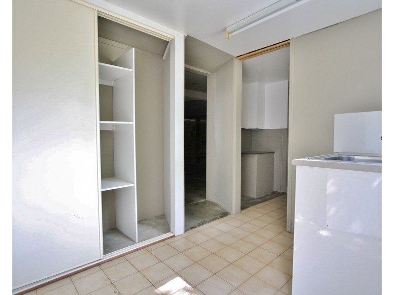 2/59 Crown Street, Holland Park West QLD 4121