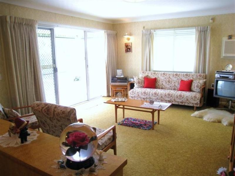 2 Kneale Street, Holland Park West QLD 4121