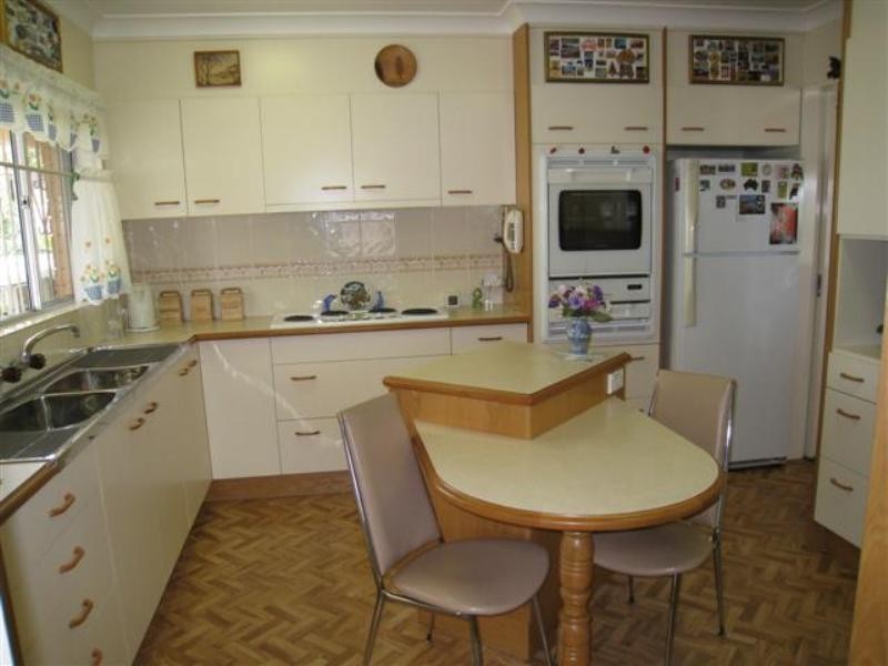 2 Kneale Street, Holland Park West QLD 4121