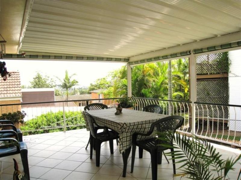 2 Kneale Street, Holland Park West QLD 4121