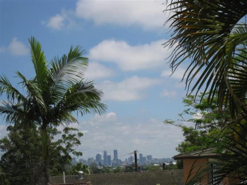 2 Kneale Street, Holland Park West QLD 4121