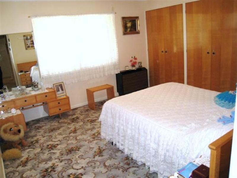 2 Kneale Street, Holland Park West QLD 4121