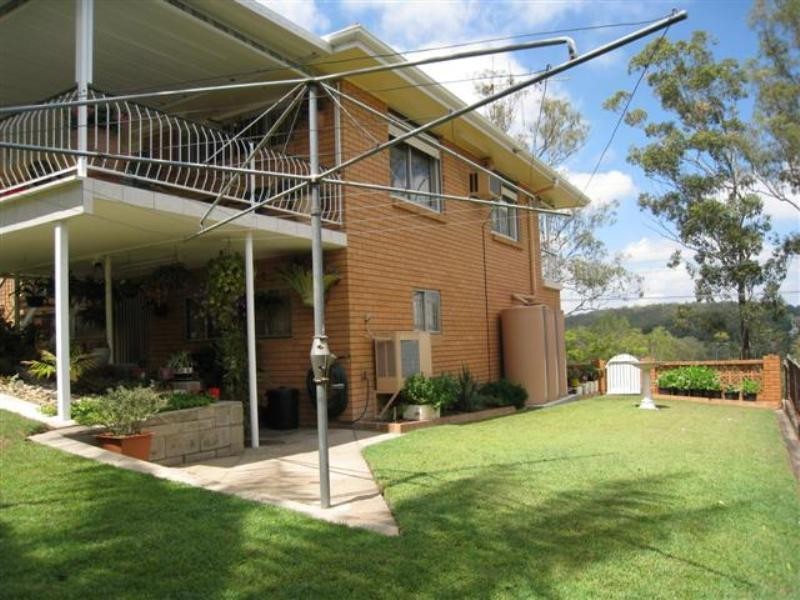 2 Kneale Street, Holland Park West QLD 4121