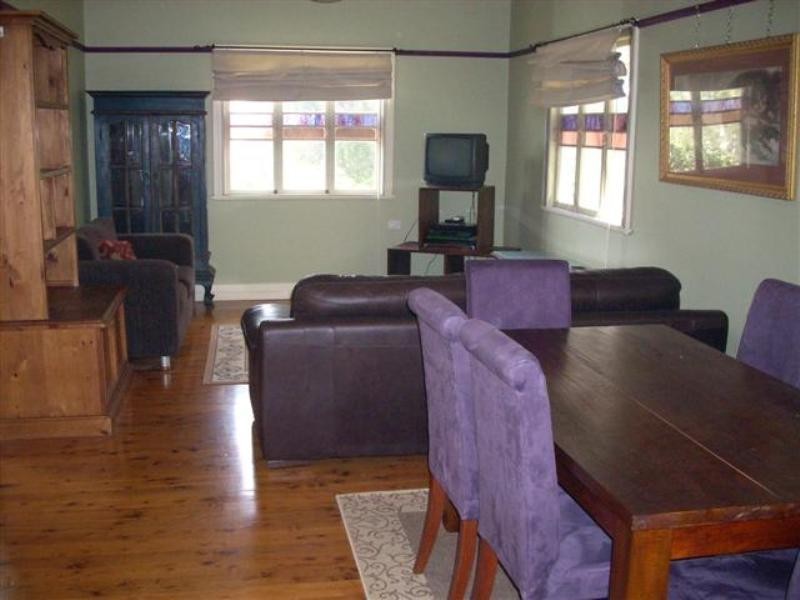 8 Avesnes Street, Holland Park QLD 4121