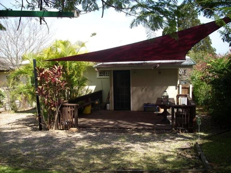 8 Avesnes Street, Holland Park QLD 4121