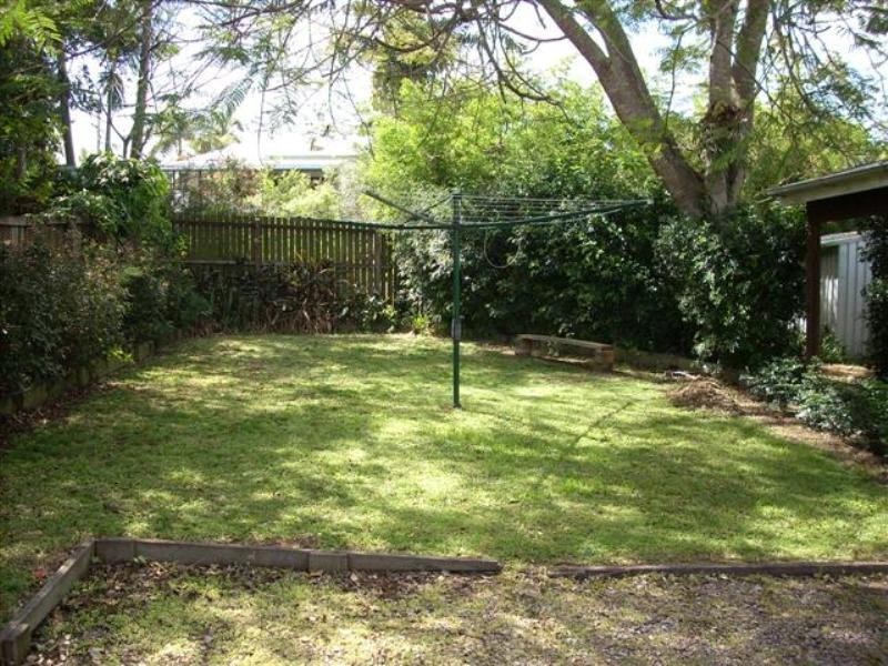 8 Avesnes Street, Holland Park QLD 4121