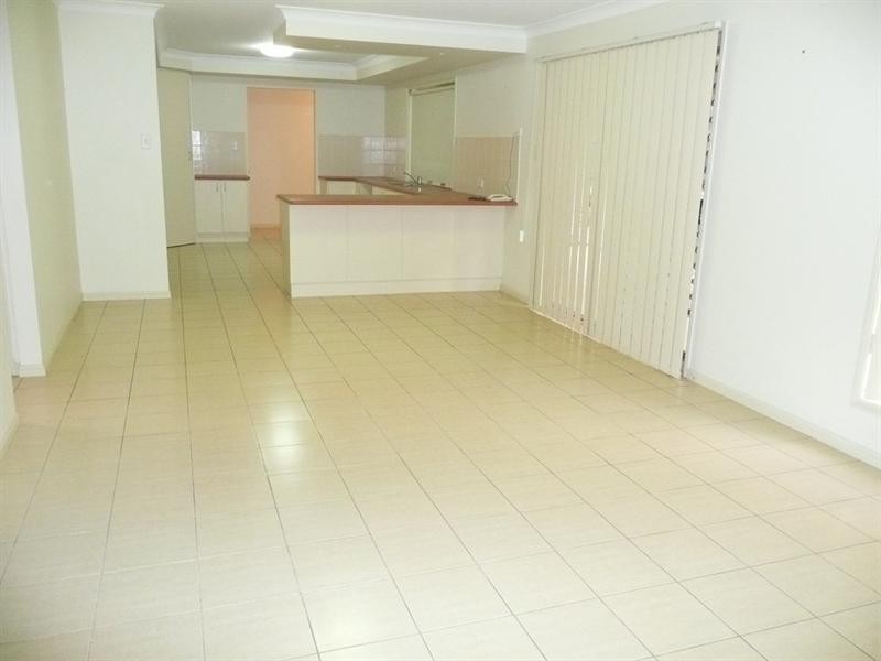 6 Hector Street, Holland Park QLD 4121