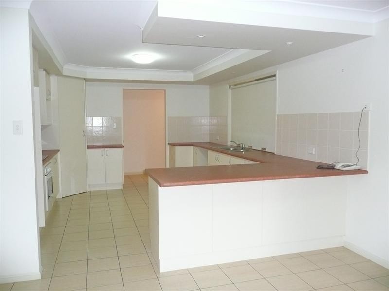 6 Hector Street, Holland Park QLD 4121