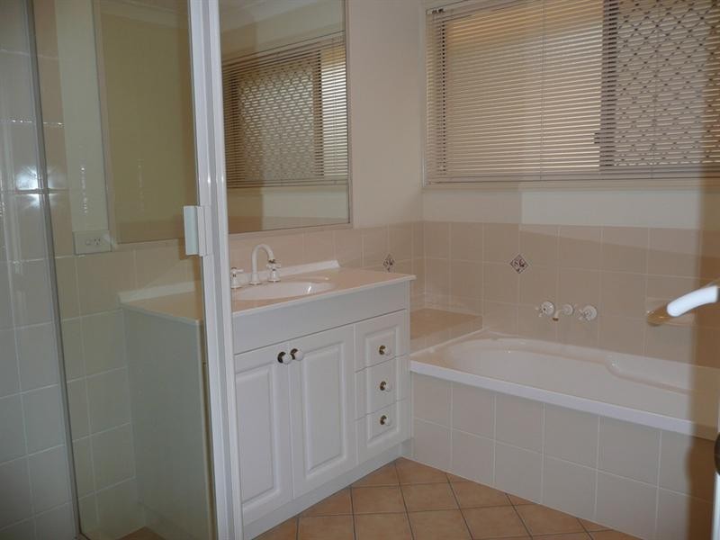 6 Hector Street, Holland Park QLD 4121