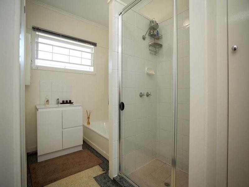 5 Woodhill Avenue, Coorparoo QLD 4151