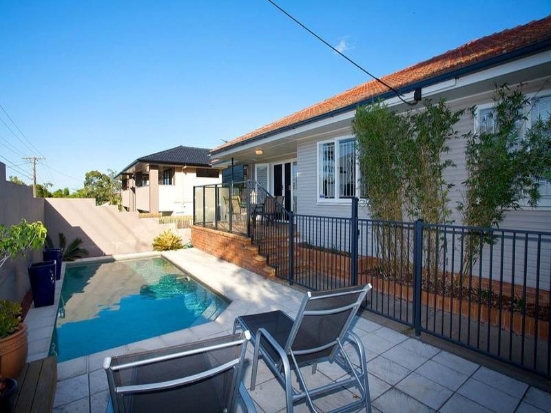 5 Woodhill Avenue, Coorparoo QLD 4151