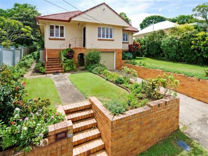 104 Holland Road, Holland Park QLD 4121