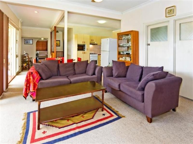 104 Holland Road, Holland Park QLD 4121