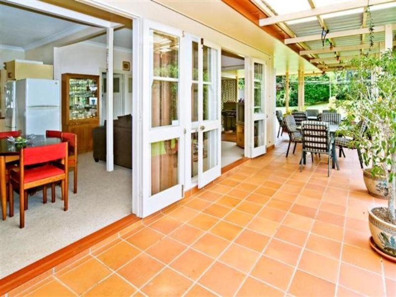 104 Holland Road, Holland Park QLD 4121