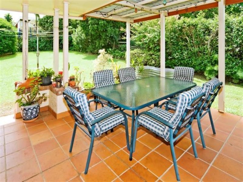 104 Holland Road, Holland Park QLD 4121