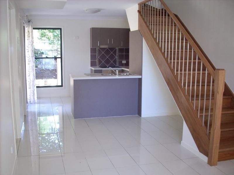 2/299 Nursery Road, Holland Park QLD 4121