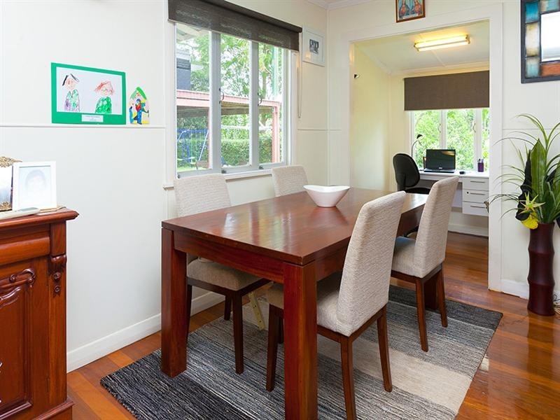 9 Grunert Street, Holland Park QLD 4121