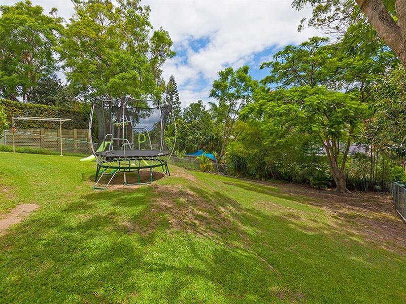 9 Grunert Street, Holland Park QLD 4121