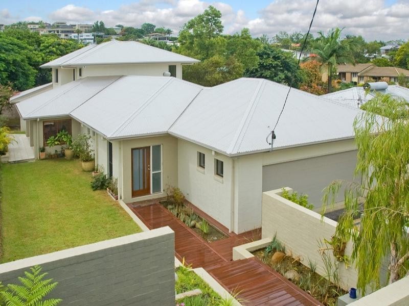 8 Lacon Street, Holland Park West QLD 4121