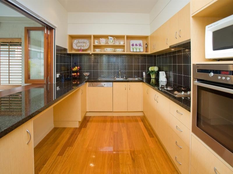 8 Lacon Street, Holland Park West QLD 4121