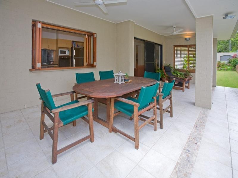 8 Lacon Street, Holland Park West QLD 4121