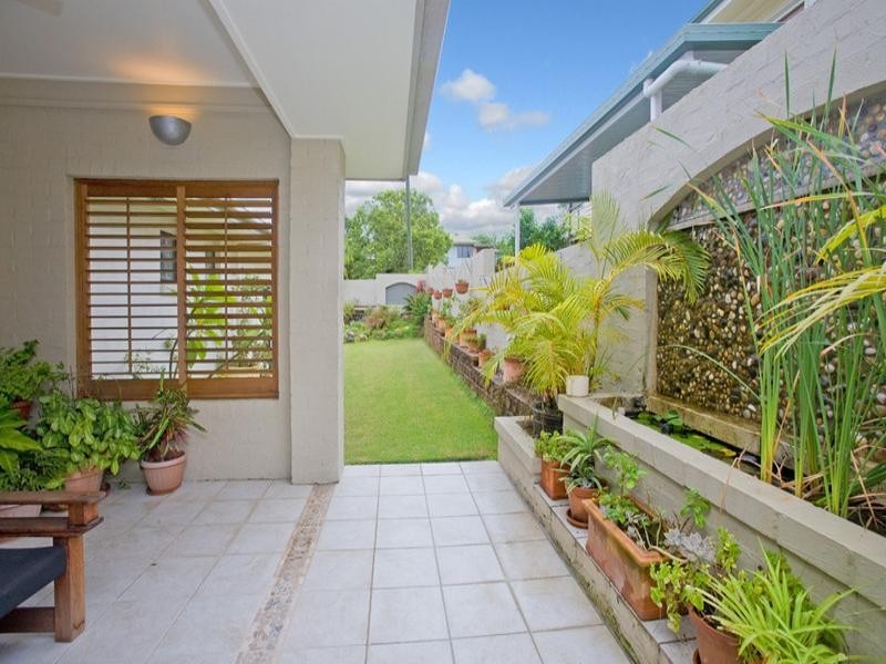 8 Lacon Street, Holland Park West QLD 4121