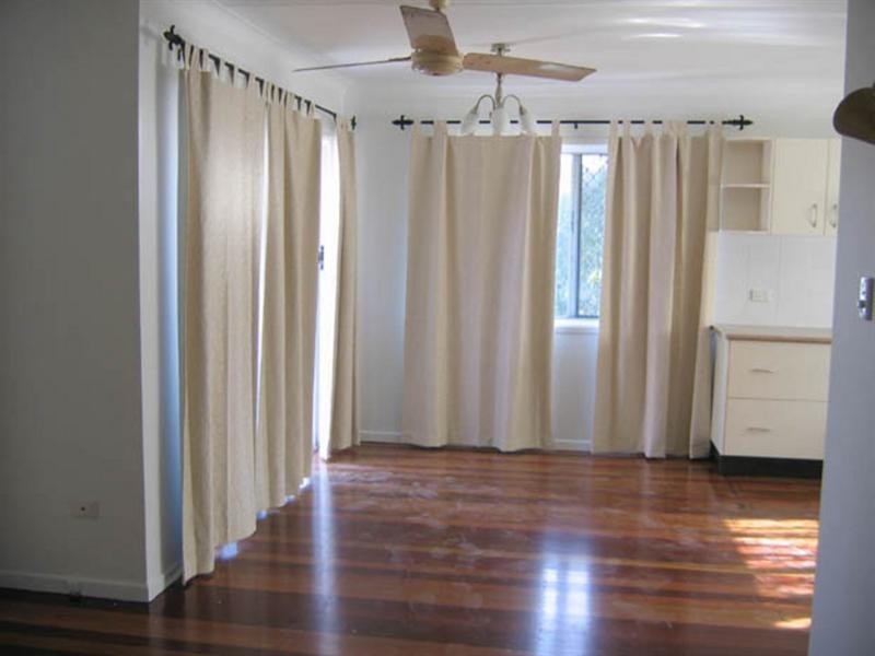 2/57 Crown Street, Holland Park West QLD 4121