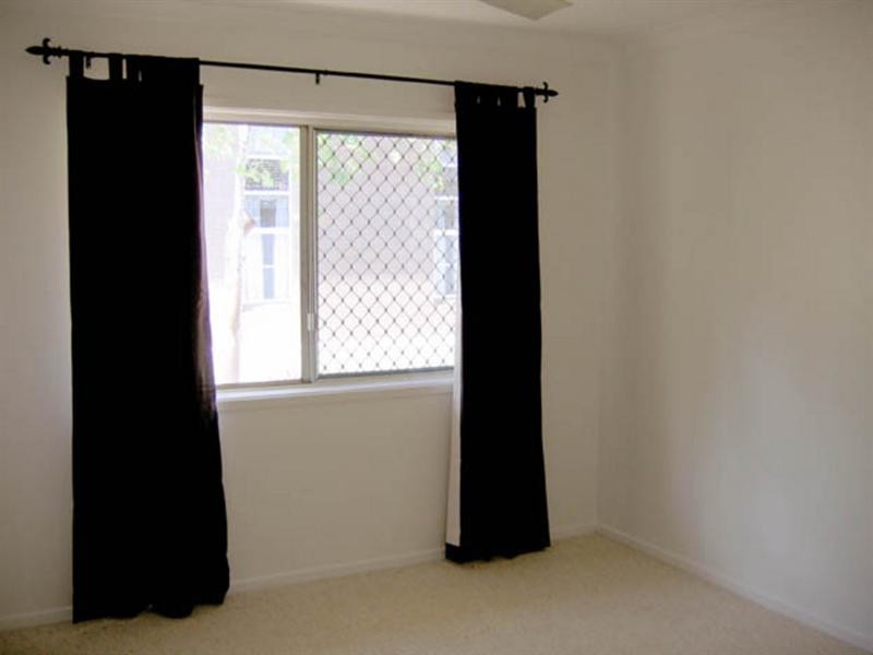 2/57 Crown Street, Holland Park West QLD 4121