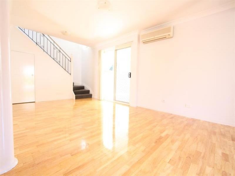 21 Estate Place, Holland Park West QLD 4121