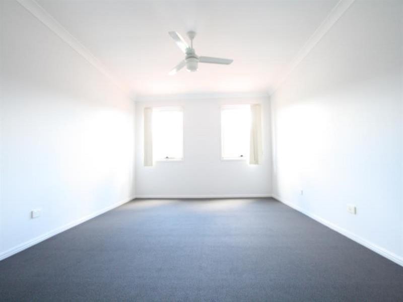 21 Estate Place, Holland Park West QLD 4121