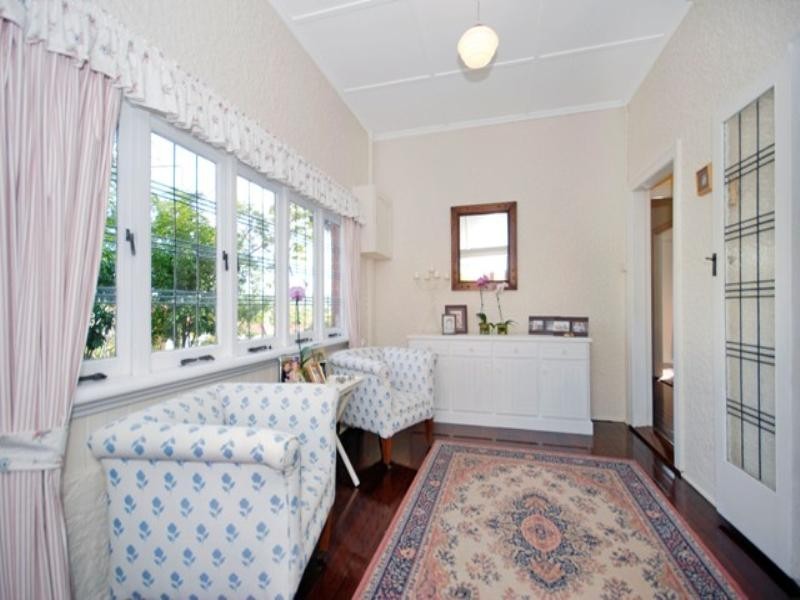 37 Marshall Road, Holland Park West QLD 4121