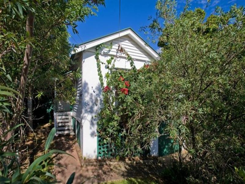 17 Love Street, Holland Park QLD 4121