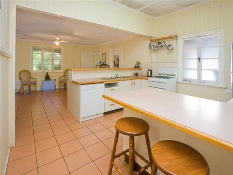 17 Love Street, Holland Park QLD 4121