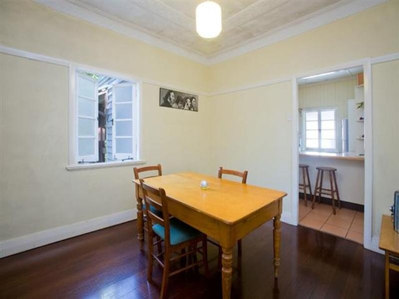 17 Love Street, Holland Park QLD 4121