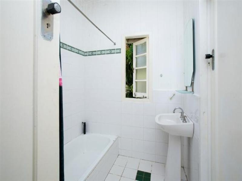 17 Love Street, Holland Park QLD 4121