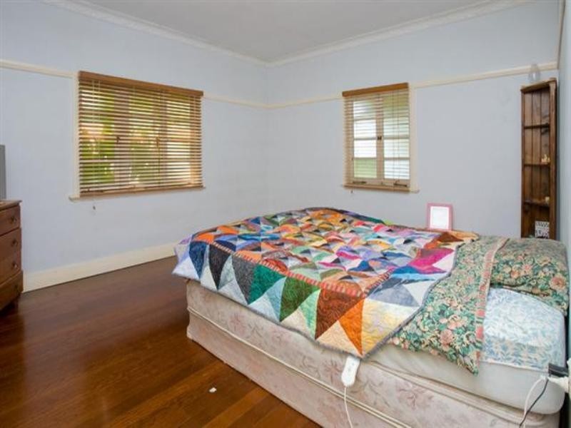 17 Love Street, Holland Park QLD 4121