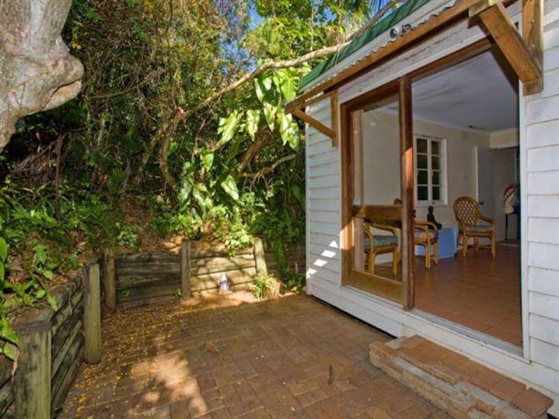 17 Love Street, Holland Park QLD 4121