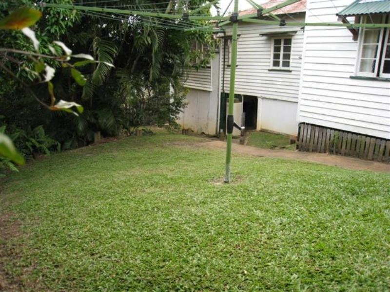 17 Love Street, Holland Park QLD 4121