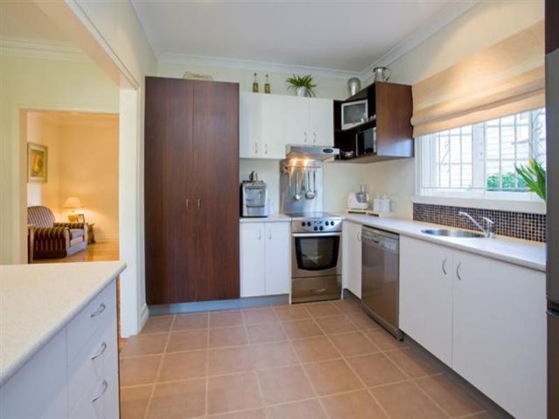 82 Reuben Street, Holland Park QLD 4121