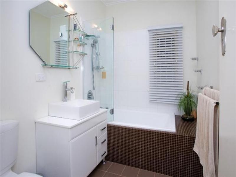 82 Reuben Street, Holland Park QLD 4121