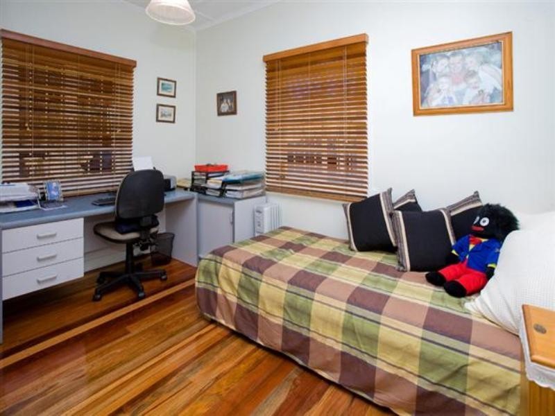 82 Reuben Street, Holland Park QLD 4121