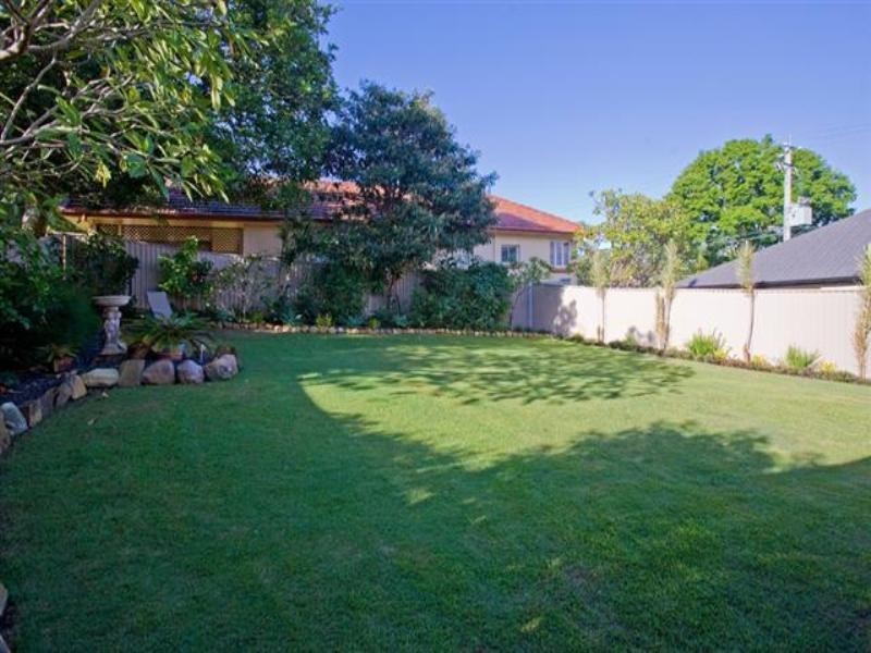 82 Reuben Street, Holland Park QLD 4121